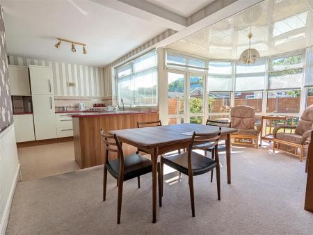 OPEN PLAN DINING CONSERVATORY/KITCHEN