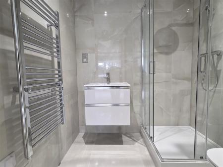 EN SUITE SHOWER ROOM/WC