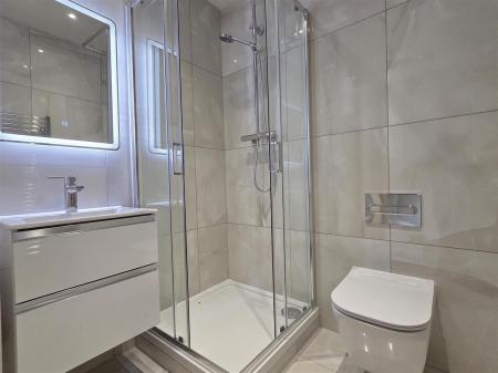EN SUITE SHOWER ROOM/WC