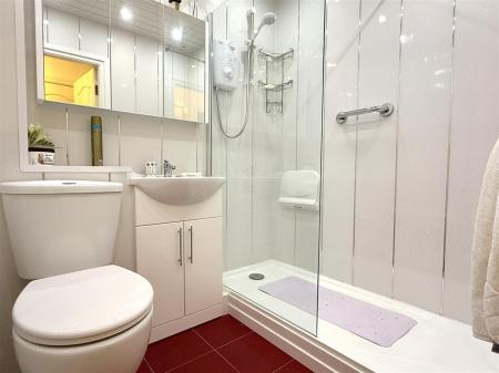 SHOWER ROOM/WC