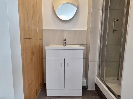 EN SUITE SHOWER ROOM