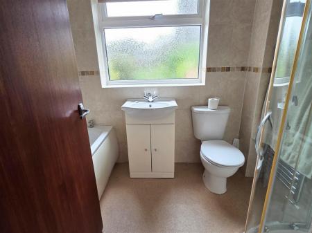 BATHROOM/WC