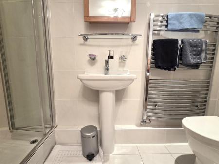 EN SUITE SHOWER ROOM/WC