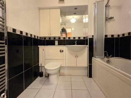 BATHROOM/WC