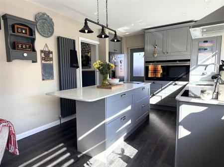 OPEN PLAN DINING KITCHEN