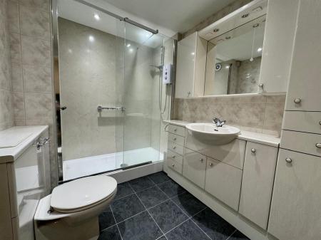 SHOWER ROOM/WC