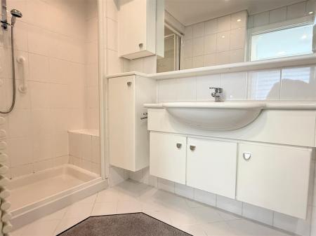 EN SUITE SHOWER/WC