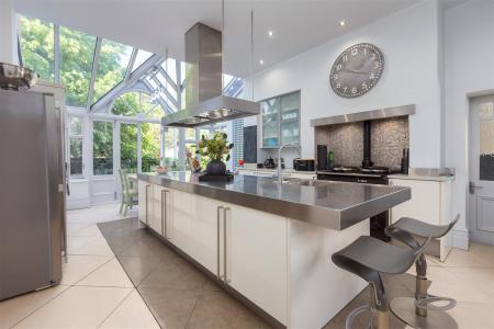 FAMILY DINING KITCHEN