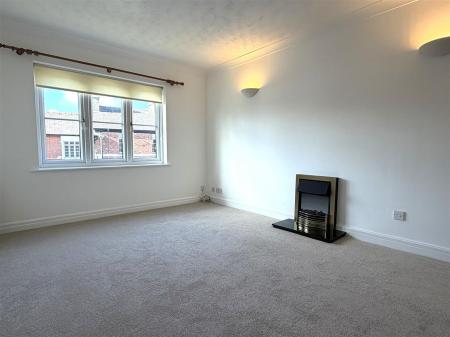 LOUNGE WITH DINING AREA