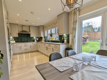 OPEN PLAN DINING KITCHEN