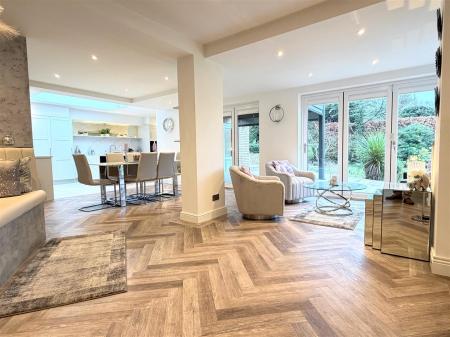 FAMILY DINING-KITCHEN