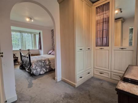 WALK THROUGH DRESSING ROOM