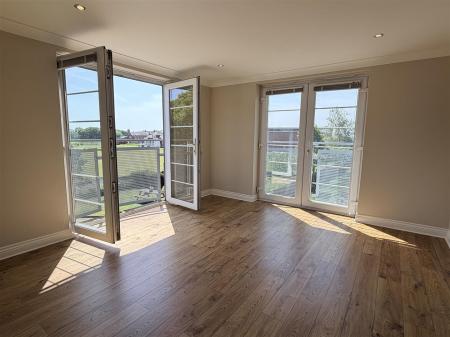 OPEN PLAN RAISED DINING AREA