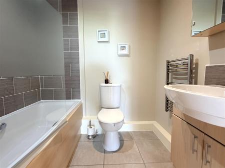 BATHROOM/WC