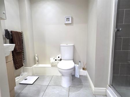SHOWER ROOM/WC