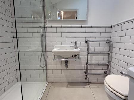 SHOWER ROOM/WC