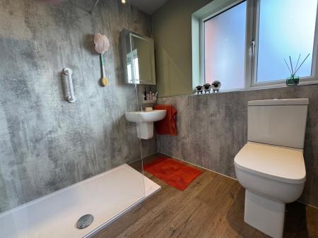 SHOWER ROOM/WC