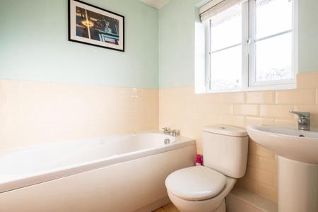 BATHROOM/WC