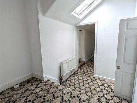 1ST FLOOR LANDING