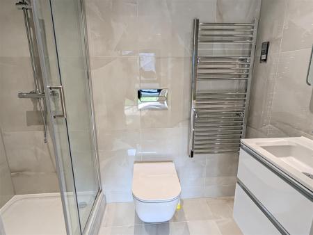 EN SUITE SHOWER ROOM/WC
