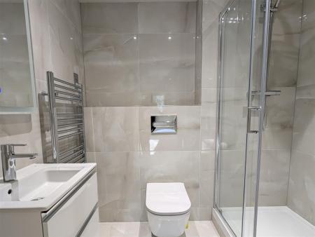 EN SUITE SHOWER ROOM/WC