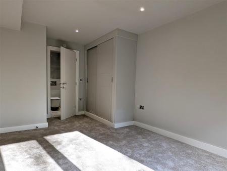 PRINCIPAL EN SUITE BEDROOM