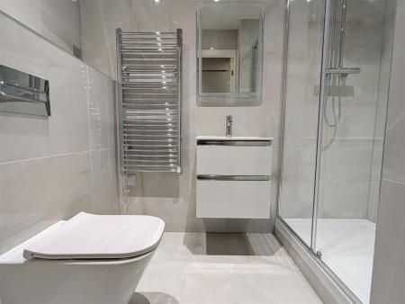 EN SUITE SHOWER ROOM/WC