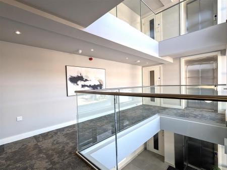 INTERIOR COMMUNAL AREAS