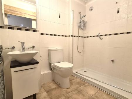 SHOWER ROOM/WC