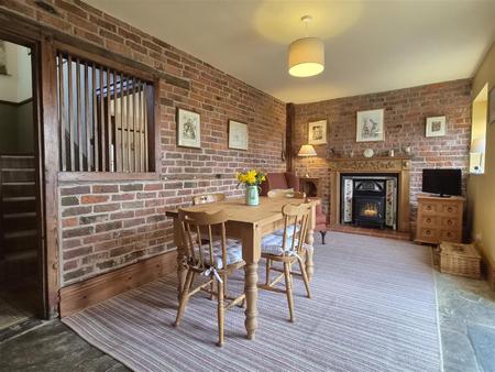 DINING/MORNING ROOM