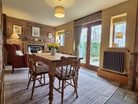 MORNING/DINING ROOM