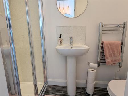 EN SUITE SHOWER/WC