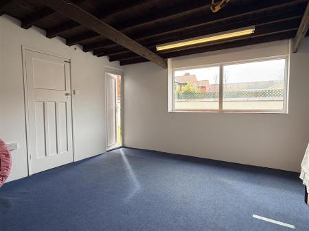 GARDEN GAMES/PLAYROOM