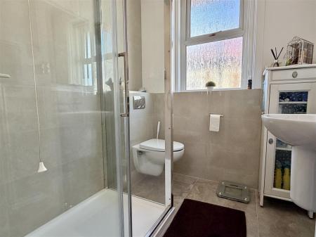 SHOWER ROOM/WC