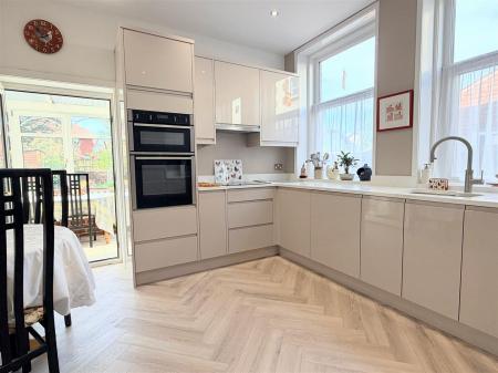 BREAKFAST KITCHEN