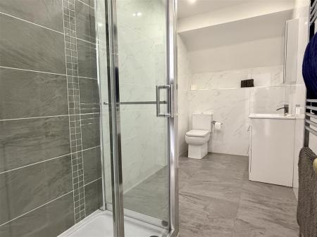 EN SUITE SHOWER/WC