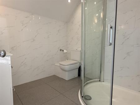 EN SUITE SHOWER ROOM/WC