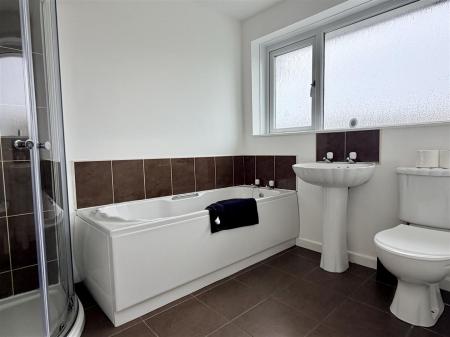BATHROOM/WC