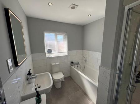 BATHROOM/WC