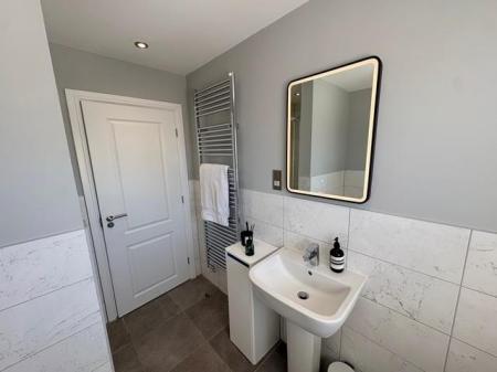BATHROOM/WC