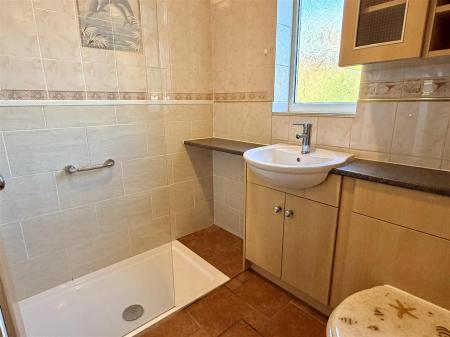 SHOWER ROOM/WC