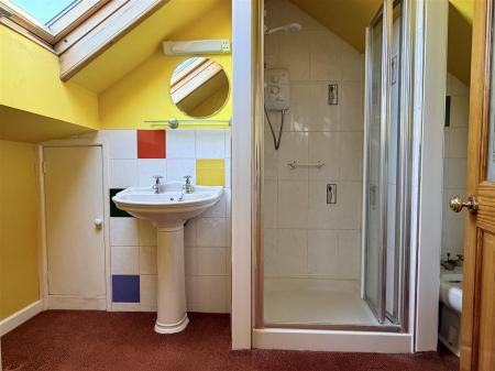 SHOWER ROOM/WC