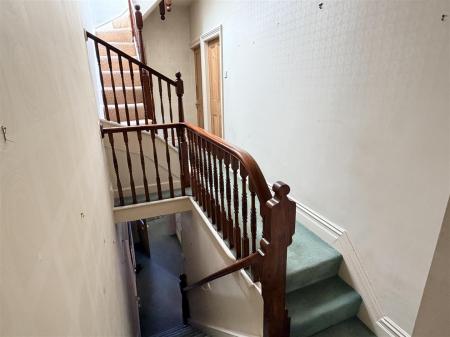 FIRST FLOOR LANDING