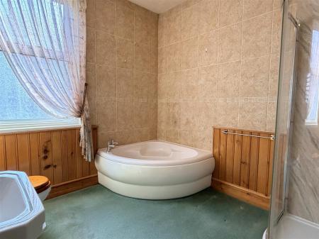 BATHROOM/WC