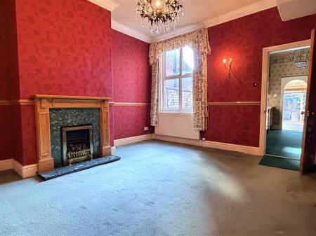 DINING/SITTING ROOM