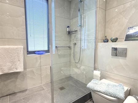 SHOWER ROOM/WC