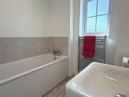 BATHROOM/WC