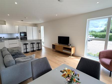OPEN PLAN LIVING/DINING KITCHEN