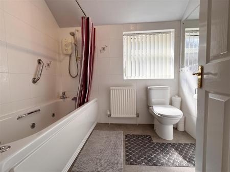 BATHROOM/WC