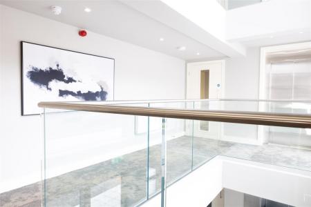 FIRST FLOOR COMMUNAL LANDING